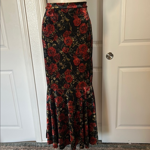 Floral Black and Red Women's Skirt - Picture 2 of 9